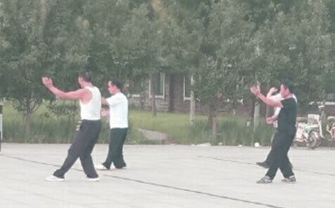 老年人春季晨练注意事项