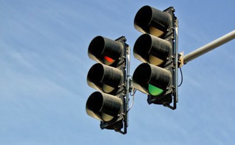 孤独的红绿灯小学作文