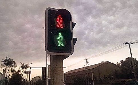 孤独的红绿灯初中作文