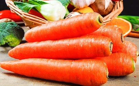 胡萝卜香菇炖鸡的做法