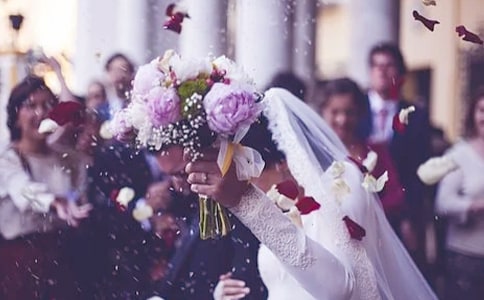 结婚庆典证婚人致辞范文