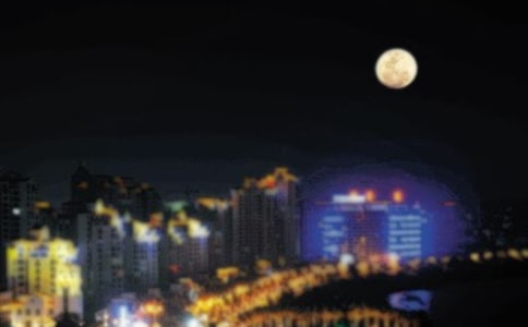 月圆人更圆的作文