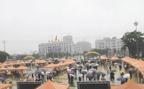 招聘会面试自我介绍技巧