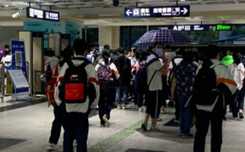 关于中学生要不要读名著的高中作文(通用48篇)